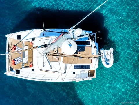 Paddle près des îles du Frioul lors de la croisière en catamaran