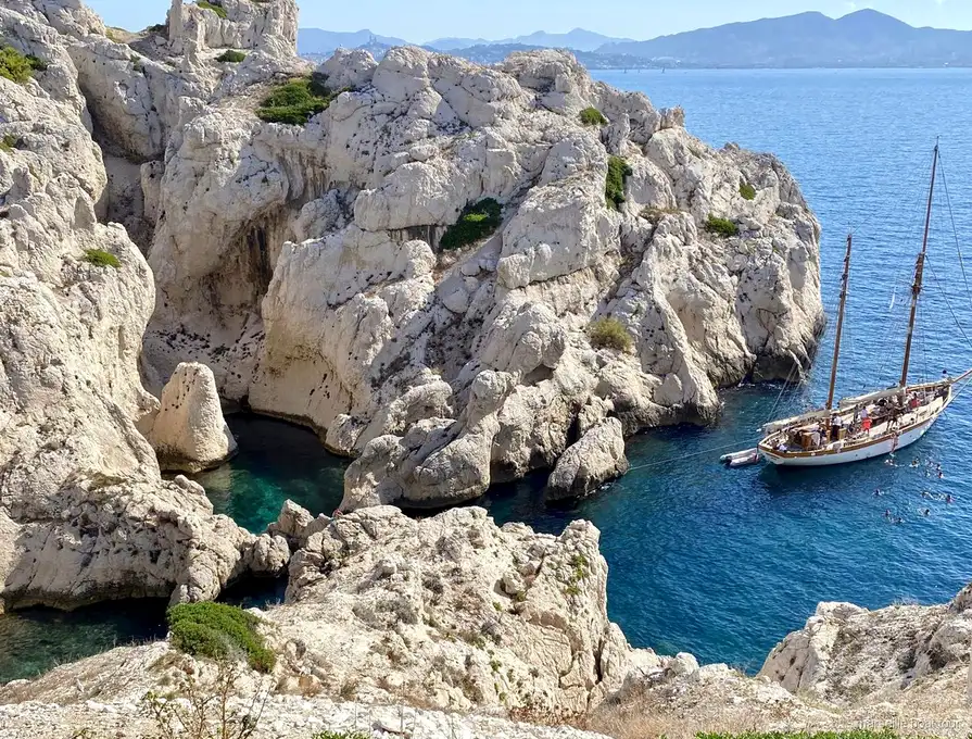 Buffet dello chef servito sulla crociera a vela alle Calanques di Marsiglia